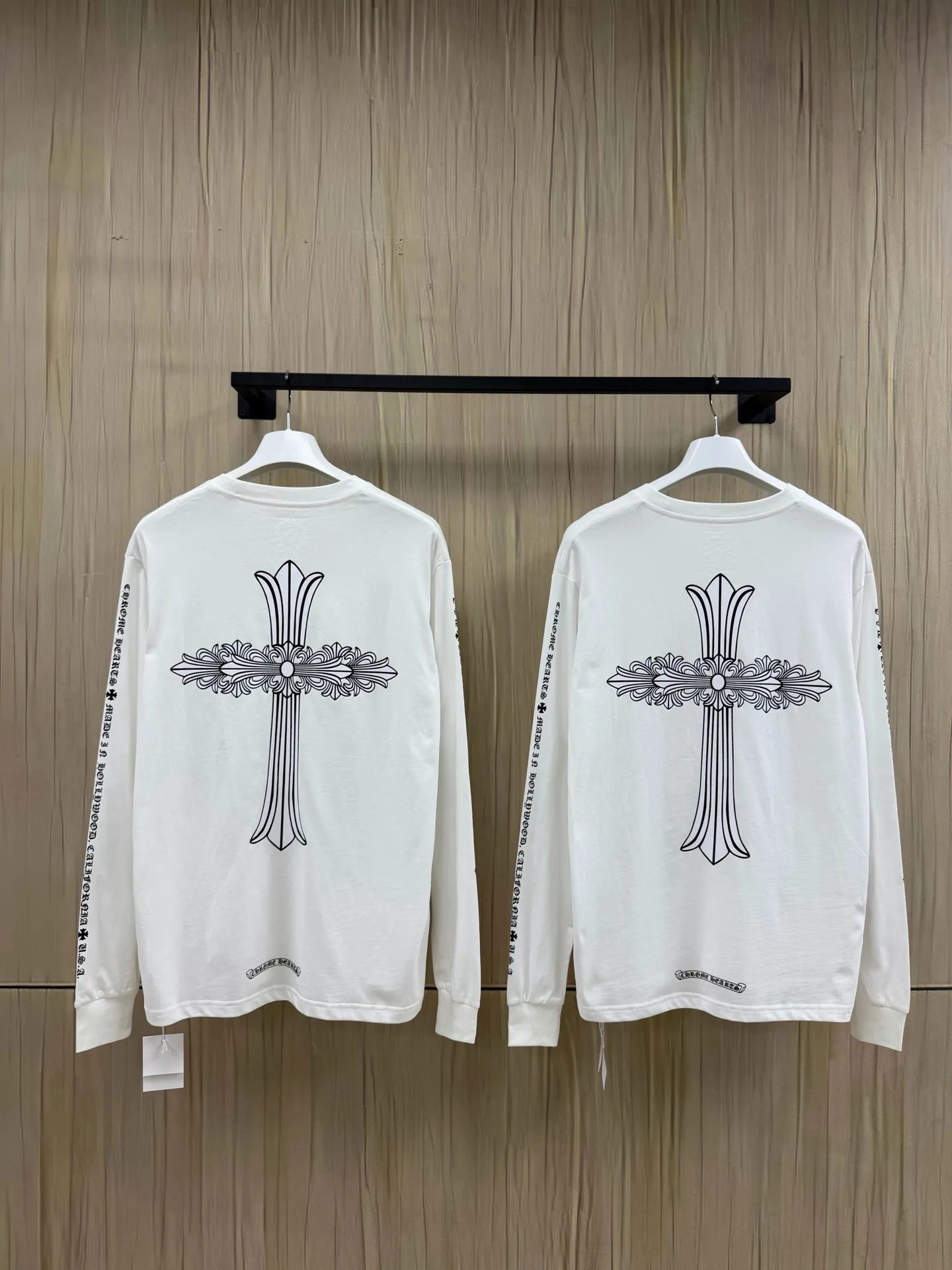 【 In Stock】Chrome Hearts size S M L XL Chrome Hearts Cross long sleeve Series 32 ， 190G， ， ， ， 、 ， 。 ， ， ， Classic ， ， 。 Classic ， ， 、 ， 。 ， ， ， ， ， ， ， Classic 。 ， ， Same Style ， ， ， ， Same Style。